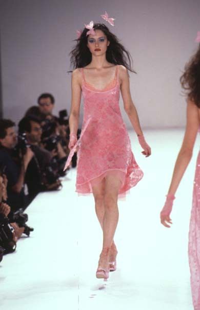 Betsey Johnson Runway, Pink Runway, 90s Runway Fashion, Vintage Slip Dress, High Fashion Looks, Vintage Slip, Pink Dresses, Dress Pink, Couture Fashion