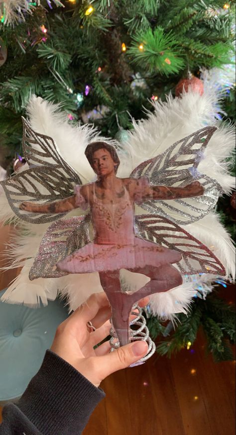 Christmas Gifts For Harry Styles Fans, Harry Styles Christmas Decorations, Harry Styles Christmas Ornament, Harry Styles Ornament, Harry Styles Christmas Aesthetic, Harry Styles Gifts Ideas, Gift Ideas Harry Styles, Diy Harry Styles Gifts, Harry Styles Gift Ideas Diy