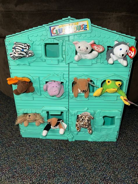 Ty Mini Beanie Babies Collectibles Clubhouse with 10 babies (9 with tags). Mini Beanies, Baby Beenies, Beanie Boo Collection, Beanie Babies Value Guide 2022, Cat Beanie Baby, Ty Plush, Beanie Baby Collectors, Ty Beanie Boos, Beanie Boo