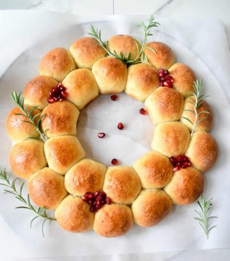 Sourdough Holiday Dinner Roll Wreath - Zesty South Indian Kitchen Roll Wreath, Bread Wreath, Chocolate Olive Oil Cake, Marble Chocolate, Fluffy Bread, Dinner Roll, Christmas Bread, How To Store Bread, Potato Flour