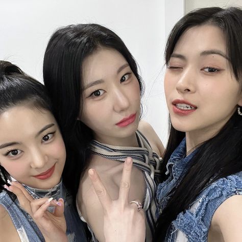 Lia And Chaeryeong, Ryujin And Lia, Lia And Ryujin, Girl Selca, Choi Jisu, Lee Chaeryeong, Itzy Lia, Lia Itzy, Shin Ryujin