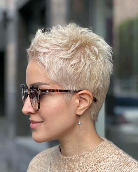 Makeover Hair, Shaved Pixie Cut, Super Short Pixie, Short Cropped Hair, Shaved Pixie, Short Blonde Pixie, Short Curly Pixie, Thick Hair Cuts, Pixie Cut With Bangs