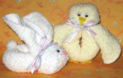 How to make face cloth bunny and chicks – Recycled Crafts Boo Boo Bunny, Washcloth Animals, Towel Origami, Washcloth Crafts, Towel Animals, Easy Handmade Gifts, Towel Crafts, Wash Cloth, Face Cloth