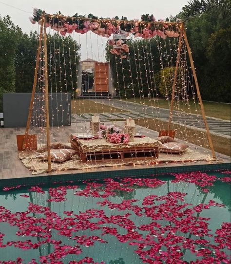 Shaadi Decor, Mandap Design, Mehendi Decor Ideas, Fairy Lights Decor, Haldi Decor, Wedding Setup, Mehendi Decor, Wedding Decors, Mandap Decor