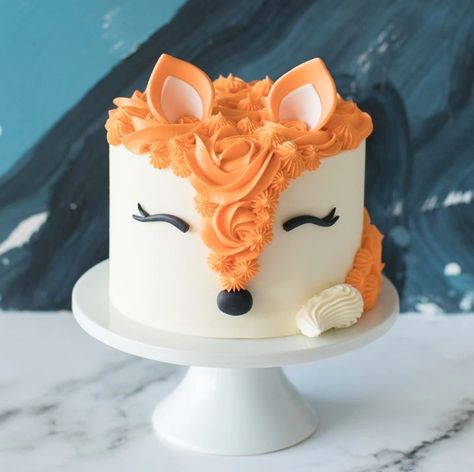 Animal Cakes For Kids, 6 Inch Cake, Fox Cake, Fox Birthday, Woodland Cake, Animal Cakes, Vanilla Cake Recipe, Fall Cakes, Cupcake Flavors