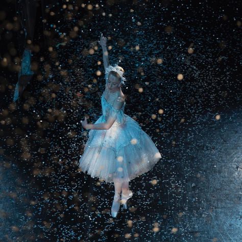 Manon Ballet, Nutcracker Ballet Aesthetic, Midnight In Everwood, Ballet Dance Photography, Planet Drawing, Winter Dance, Ballet Aesthetic, Dance Dreams, Dancing Aesthetic