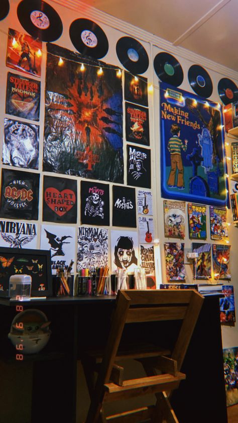 80s Rock Themed Bedroom, Rock N Roll Bedroom Ideas, Rockstar Bedroom Aesthetic, Rock N Roll Room, Punk Rock Bedroom Ideas, Rock And Roll Bedroom, Rock And Roll Aesthetic Room, Rockstar Bedroom, Punk Rock Room