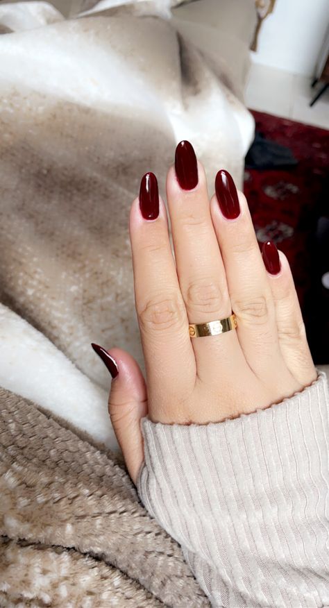 Deep burgundy nails Nails That Go With Burgundy Dress, Deep Burgundy Nails, Prom Photoshoot, Fall Neutrals, Formal Nails, Burgundy Nails, Neutral Nails, Deep Burgundy, Bridal Nails