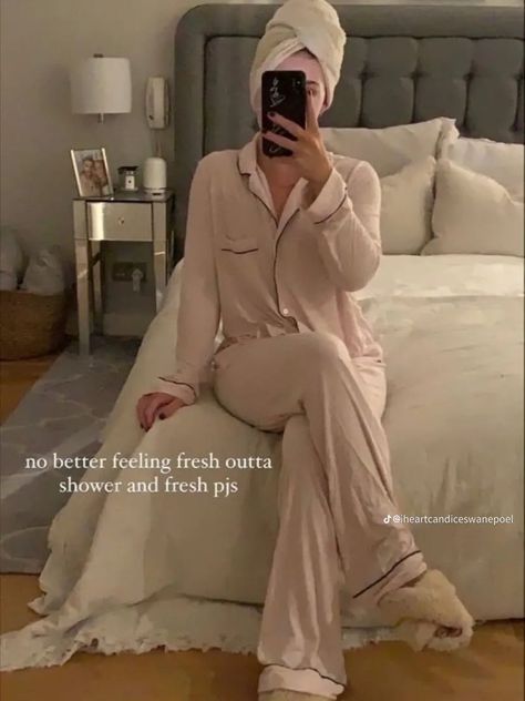 Pajamas Aesthetic, Pijamas Women, Cute Pjs, Cute Sleepwear, Cute Pajama Sets, Cozy Pajamas, Vogue Beauty, Healthy Girl, Images Esthétiques