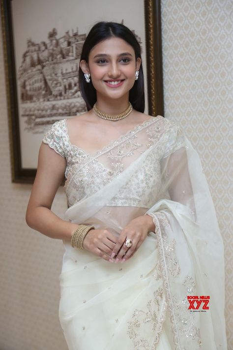 White Blouse Designs, Indian Sari Dress, New Saree Blouse Designs, Celebrities Photos, Fashionable Saree Blouse Designs, Fancy Sarees Party Wear, Sari Blouse Designs, Saree Blouse Patterns, Ladies Blouse Designs