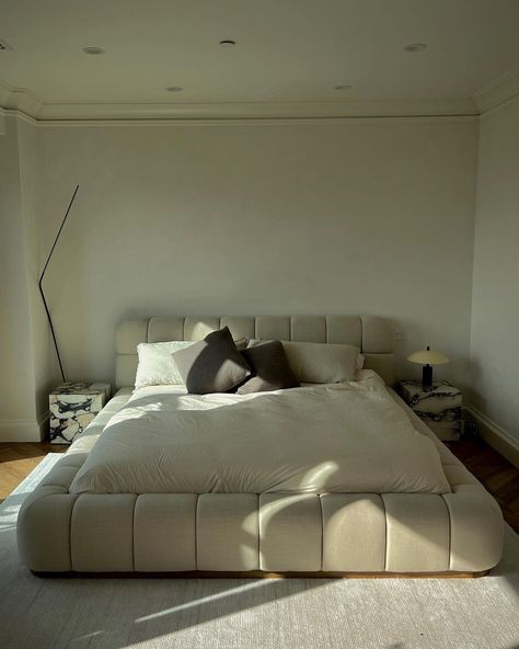 Room Inspiration Bedroom, Aesthetic Bedroom, Dream House Decor, Bedroom Inspo, Adaptation, My New Room, Neutral Color, Dream Home Design, Modular Sofa