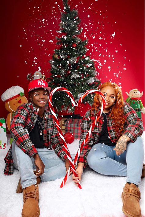 Black Couple Holiday Photos, Christmas Couple Pictures Black People, Couple Christmas Pictures Black People, Black Couple Christmas Pictures, Black Family Christmas Photoshoot, Christmas Photoshoot Ideas For Couples, Christmas Photography Ideas, Christmas Couple Photoshoot, Couples Holidays