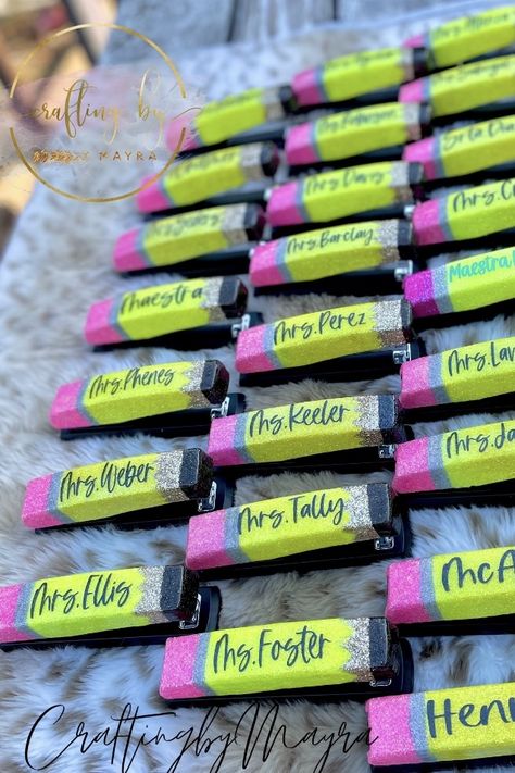 One of the most useful and unique teshcers you can gift at the moment! #easydiyprojects #teachergiftideas #giftideas #uvresinart #pencilstaplers Teacher Stapler, Sublimation Crafts To Sell, Epoxy Crafts To Sell, Epoxy Stapler, Resin Stapler, Teacher Appreciation Crafts, Epoxy Pens, Diy Classroom Decorations, Neon Glitter