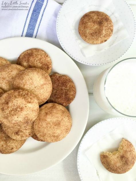 🍪 These Perfect Snickerdoodle Cookies have only 8 ingredients, and make the most aromatic, chewy and delicious cookies with crisp edges. They are such a satisfying and tasty cookie, expect them to be gone as soon as you make them! Snickerdoodle Cookies Recipe Easy, Cookies Snickerdoodle, Best Snickerdoodle Cookies, Snickerdoodle Cookies Easy, Snickerdoodle Recipe, Snickerdoodle Cookies, Snickerdoodle Cookie Recipes, Delicious Cookies, Classic Cookies