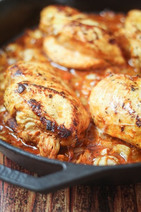 South African Piri-Piri Chicken - The Wanderlust Kitchen African Chicken, Fillet Recipes, Recetas Salvadorenas, Piri Piri Chicken, African Dishes, Chicken Tonight, Piri Piri, Onion Sauce, African Recipes