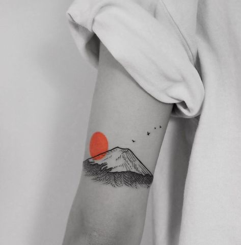 Japanese Mountain Tattoo, Mount Fuji Tattoo, Simple Japanese Tattoo, Tatoo Ring, Brilliant Tattoo, Tattoo Machine Design, Sakura Tattoo, Usa Tattoo, La Tattoo