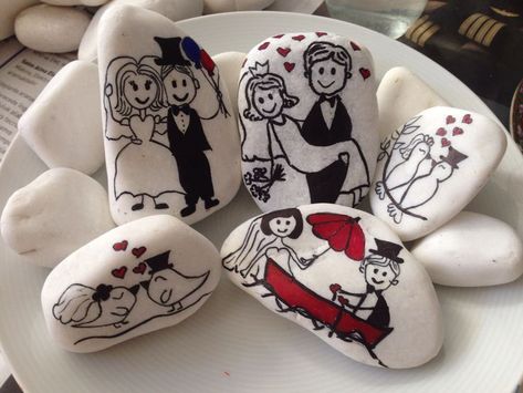 Wedding Rocks, Decorations For Wedding, Decorative Rocks, Wedding Stone, Painted Rock Animals, Art Pierre, Rocks Painted, Rock Wedding, Posca Art