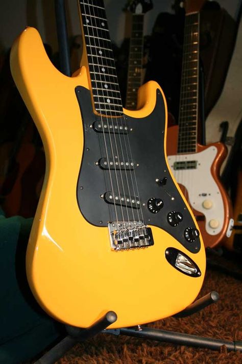 This STRATOCASTER just screams Rock & Roll!!!  ♡WOW♡ Hevi Metal, Yellow Electric Guitar, Guitar Drawing, Fender Electric Guitar, Cheap Pendant Lights, Cool Electric Guitars, Guitar Gear, Fender Stratocaster, Yellow Aesthetic