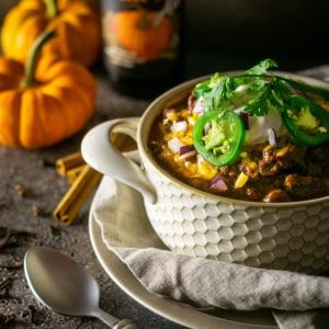 Pumpkin and Chorizo Chili - Burrata and Bubbles Pumpkin Chorizo, Unique Chili Recipes, Chorizo Chili, Pumpkin Chili Recipe, Pumpkin Mac And Cheese, Pumpkin Chili, Fall Comfort Food, Chili Cook Off, Fall Dinner Recipes