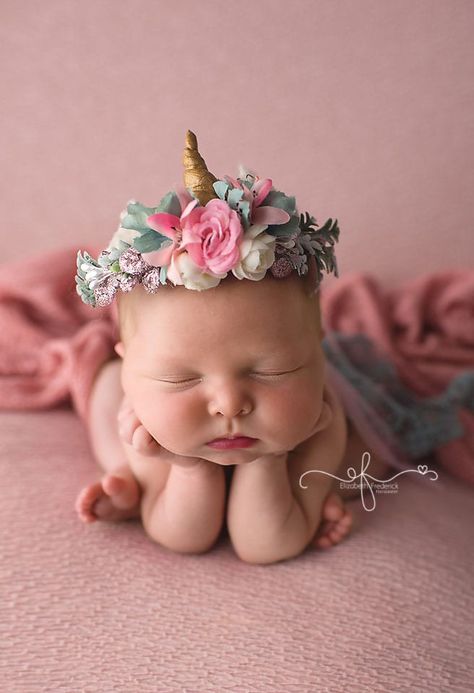 Photography Girly, Foto Newborn, Newborn Photography Poses, Newborn Baby Photoshoot, Adorable Newborn, Baby Poses, Newborn Baby Photos, Foto Baby