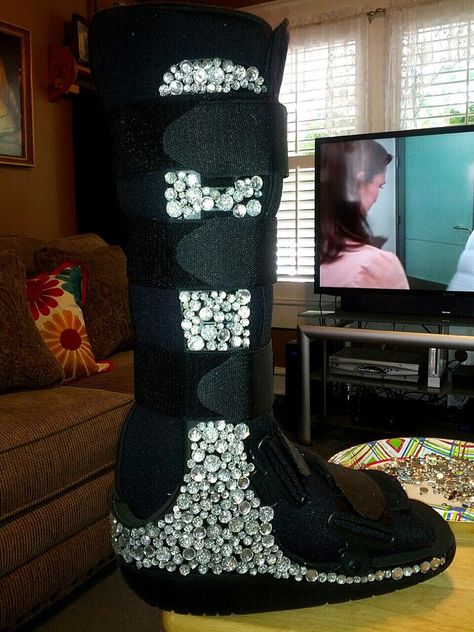 If I have to wear a walking boot, I will *absolutely* Bedazzle the shit out of it. Walking Cast Boot, Broke Leg, Boot Decorations, Bedazzling Ideas, Cam Boot, Bling Stuff, Walking Cast, Cast Decoration, Boot Decor