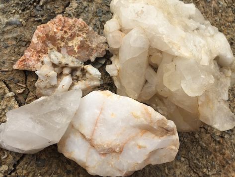 pile of quartz crystal Crystal Hunting, Rock Hunting, Quartz Rock, Gem Mining, Rock Minerals, Pretty Rocks, Places In The World, Rock Hounding, Quartz Crystals