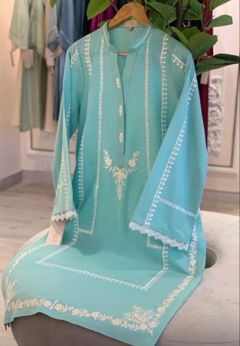 Machine Embroidery Designs For Kurti, Lace Dress Design, Latest Dress Design, Simple Kurta Designs, Simple Kurti Designs, Pakistani Dresses Casual, Kurta Neck Design, Kurti Design, Dress Design Patterns