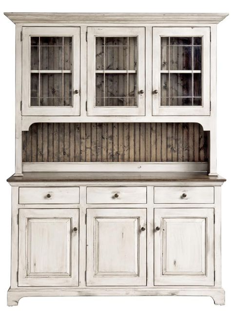 mobile decapato Distressed Kitchen Cabinets, Distressed Dresser, Distressed Kitchen, Rustic Hardware, Shabby Chic Dresser, Distressed Furniture, Shabby Chic Kitchen, Chic Kitchen, Funky Furniture