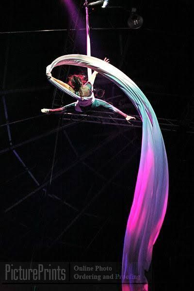 Silks Dancing, Silks Poses, Ariel Silks, Aerial Circus, Silk Dancing, Aerial Silk, Aerial Hammock, Aerial Fitness, Aerial Acrobatics