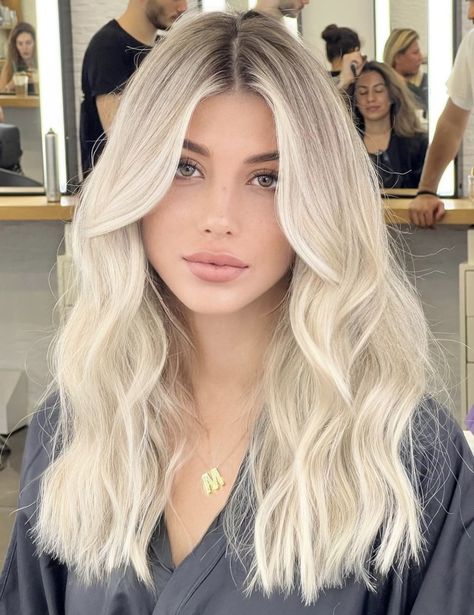 Hair Colour Trends, Champagne Blonde Hair, Blonde Hair Goals, Ice Blonde Hair, Perfect Blonde Hair, Bright Blonde Hair, Summer Blonde Hair, Blonde Hair Transformations, Icy Blonde Hair