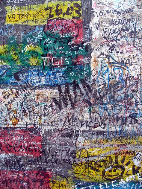 Old Graffiti Wall, Berlin Wall Graffiti, Graffiti Textiles, Urban Textiles, Old Graffiti, Berlin Graffiti, Wall Graffiti, Visuell Identitet, Worship Art