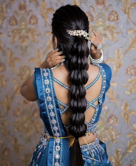 South Indian Hairstyles, Messy Braided Hairstyles, Reception Hairstyles, Bridal Hairstyle Indian Wedding, Hair Style On Saree, Feminine Hairstyles, Hair Style Vedio, Engagement Hairstyles, Bridal Hairdo