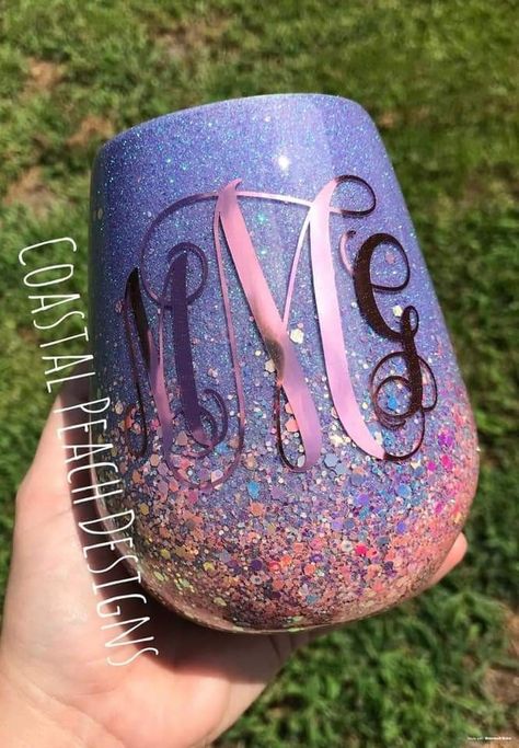 Wine Tumbler Ideas, Tumblers For Women, Glitter Wine Tumbler, Glitter Paint For Walls, Glitter Slime, Glitter Tumbler Cups, Glitter Wine, Cup Crafts, Custom Tumbler Cups