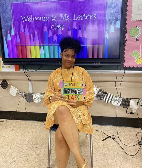 Black Teacher Aesthetic, Teacher Lifestyle, Miss Green, Black Teachers, Teacher Aesthetic, Teacher Books, Occupational Therapist, Future Jobs, Grown Women