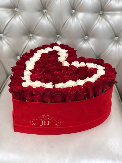 Valentine Gifts Flowers, Romantic Flowers For Her, Heart Flower Bouquet, Valentines Bouquet, Heart Wedding Decorations, Valentine Flower Arrangements, Valentine Flowers, Luxury Roses, Luxury Flower Bouquets