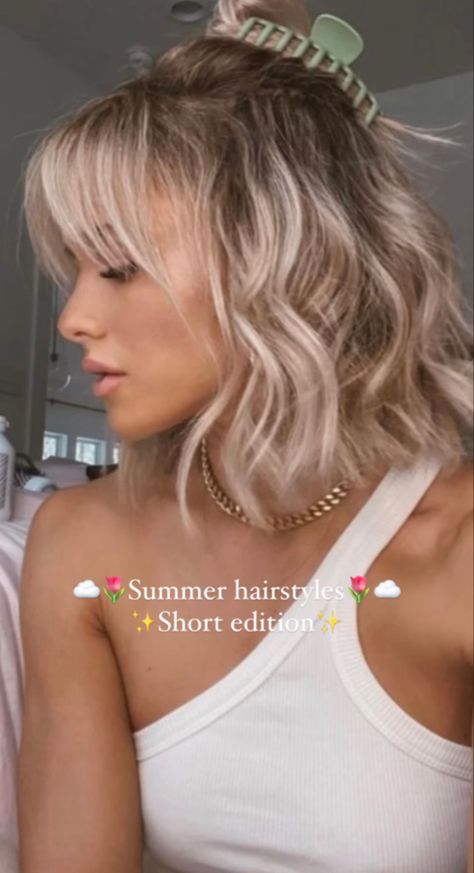 Blonde Summer Hair 2023 Short, Light Fringe Bangs Short Hair, Mom Cut With Bangs, Blonde Hair 2023 Trends, Mom Cut 2023, Hair 2023 Trends, Blonde Bob With Fringe, Blonde Hair 2023, 2023 Haircuts