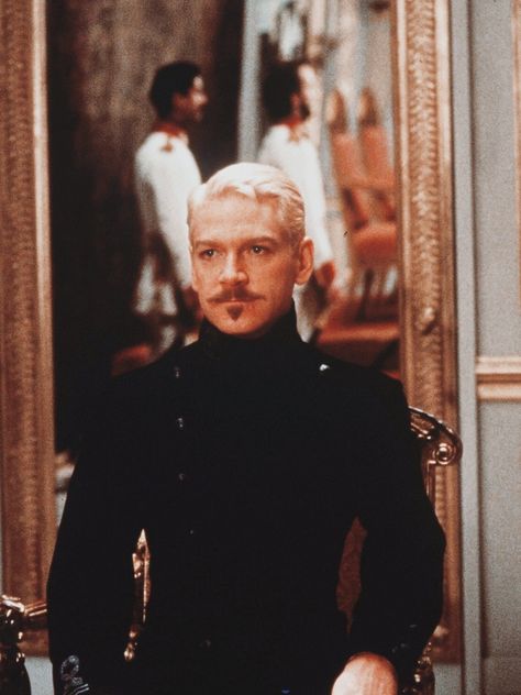 Kenneth Branagh Hamlet, Hamlet Movie, John Keating, Kenneth Branagh, Camera Obscura, Hercule Poirot, 90s Movies, Agatha Christie, William Shakespeare