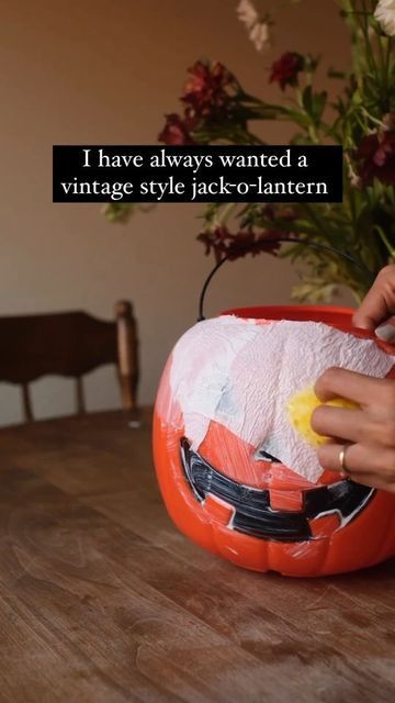 ᴛʜᴇ ʜᴏʀʀᴏʀ ɢᴀʟʟᴇʀʏ on Instagram: "Vintage style jack-o-lantern 🎃 🎥: @sibster inspired by @jparkerdesign" How To Papier-mâché, Homemade Paper Mache, Jack O Lantern Diy Decor, Diy Vintage Jack O Lantern, Paper Pumpkin Decorating Ideas, Crepe Paper Pumpkins, Vintage Paper Mache Jack O Lantern, Vintage Fall Crafts, Halloween Decor Vintage