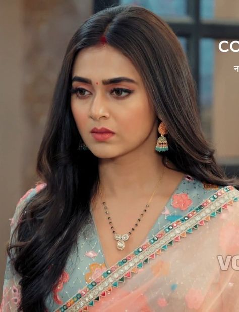 Tejasswi Prakash Naagin, Hindu Dress, Tejasvi Prakash, Tejaswi Prakash, Tejasswi Prakash, Girly Style Outfits, Bengali Bridal Makeup, Trendy Outfits Indian, Mangalsutra Design