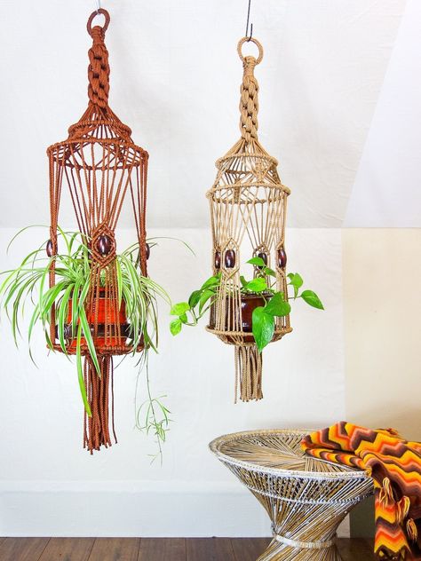 XL Huge Vintage Style Macrame Plant Hanger Statement Piece - Etsy Canada 70s Macrame Plant Hanger, 70s Macrame Vintage, Macrame Wood Plant Hanger, Colorful Macrame Plant Hanger, Macrame Plant Hanger Large Pot Diy, 70s Outdoor Aesthetic, Macrame Picture Hanger, 70s Style Living Room, Beaded Plant Hangers