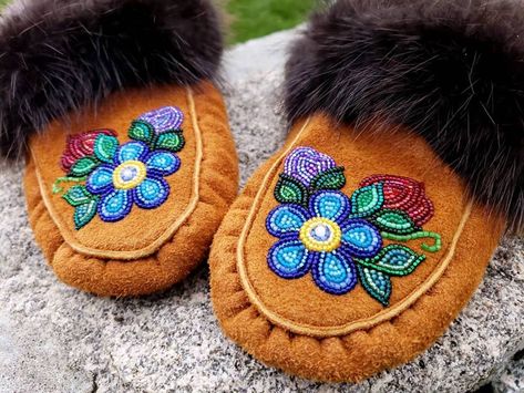 Moccasin Vamps, Moccasin Beading, Moccasin Patterns, Floral Beadwork, Native Designs, Moccasin Pattern, Beaded Moccasins, Native Crafts, Ribbon Skirts