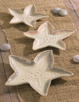 Starfish dishes Cute Ceramic Projects, Ceramic Things, Clay Diy Projects, Pottery Handbuilding, Keramik Design, Slab Pottery, Tile Shower Ideas, Pottery Crafts, Pottery Classes