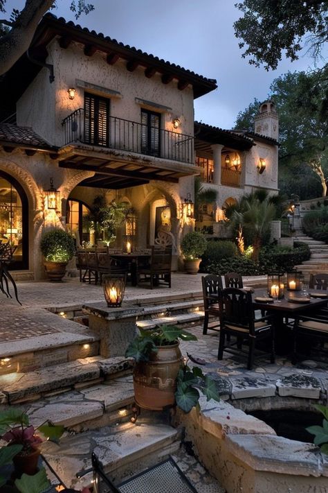 Tuscan Houses, Spanish Style Mansion, Italian Style House, Greek Beach, Mediterranean Exterior, Patio Decor Ideas, Tuscan Style Homes, Home Styles Exterior, Modern Mediterranean