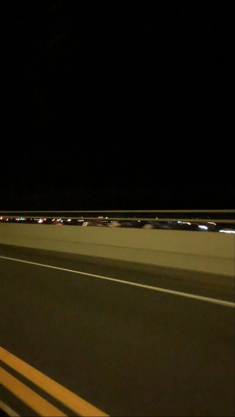 Freeway Aesthetic Night, Highway Pictures Night, Empty Road Night Aesthetic, Highway Aesthetic Night Car, Late Night Highway Aesthetic, Funny Iphone Wallpaper, Cool Instagram, Night Scenery, Aesthetic Photography Grunge