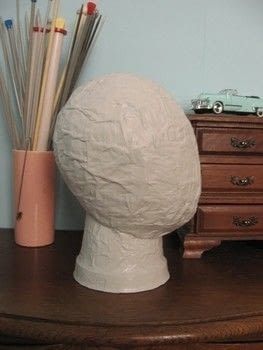 Paper Mache Head Diy, Diy Mannequin, Paper Mache Head, Paper Clay Art, Fun Diy Craft Projects, Paper Mache Clay, Craft Fair Displays, Sweet Ideas, Paper Mache Sculpture