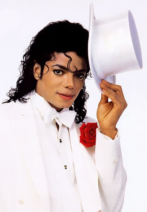 ALL IN WHITE WITH THE TOP HAT!!! Christmas Michael Jackson, Cursed Christmas, Michael Jackson Christmas, New Year Friends, Mike Jackson, Michael Jackson Wallpaper, Photos Of Michael Jackson, Michael Jackson Smile, Michael Jackson Pics