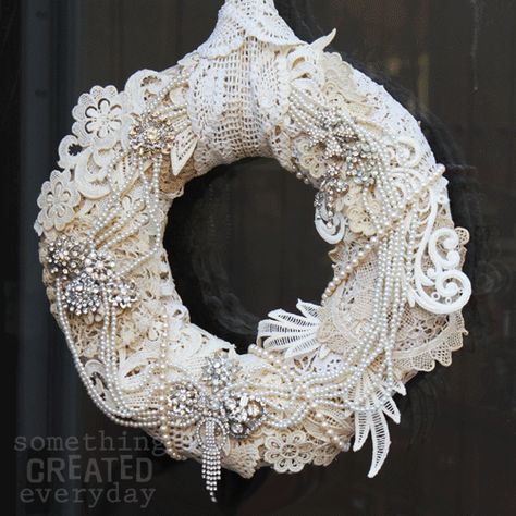 Jewelry Wreath, Rag Wreaths, Romantic Stuff, Victorian Crafts, Doily Art, Shabby Chic Wreath, Wreath Hanging, Doilies Crafts, Decoration Shabby