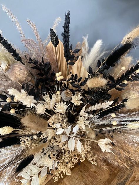 Bouquet With Pampas, Natural Bridal Bouquet, Wheat Wedding, Black Wedding Flowers, Dark Wedding Theme, Wedding Tents, Wedding Color Pallet, Couple Wedding Shower, Dark Wedding