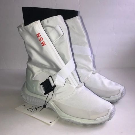 Nike Gaitor Space Boots Cyber Punk New In Box Never Worn Cyberpunk Boots, White Techwear, Cyberpunk Shoes, Space Boots, High Top Boots, Fit Board Workouts, Nike White, Athletic Fashion, Character Outfits