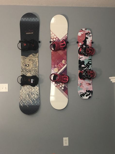 Snowboard Storage Ideas, Snowboard Display, Snowboard Storage, Gear Room, Rainbow 6 Seige, Girly Apartments, Snowboarding Style, Cupboard Knobs, Snowboards